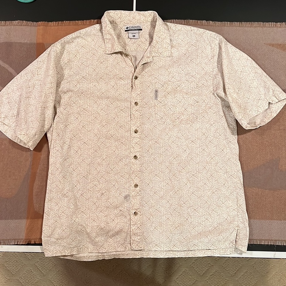 Columbia mens button down short sleeve shirt, XL fits like XXL